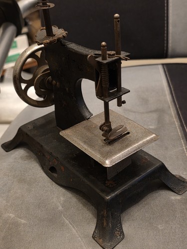 Kindernähmaschine miniatur - kindernähmaschine,