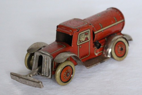 Uraltes blechauto mit uhrwerk - blechauto,