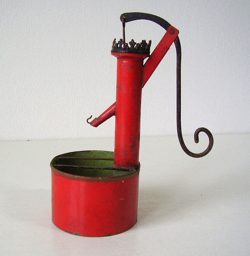Antiker blech brunnen pumpe - blech, /
